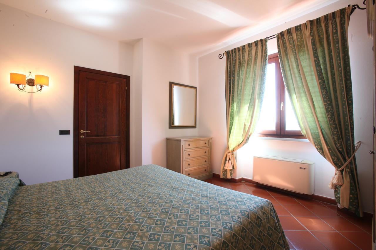 Albergo Filippo II Порто-Санто-Стефано Екстер'єр фото