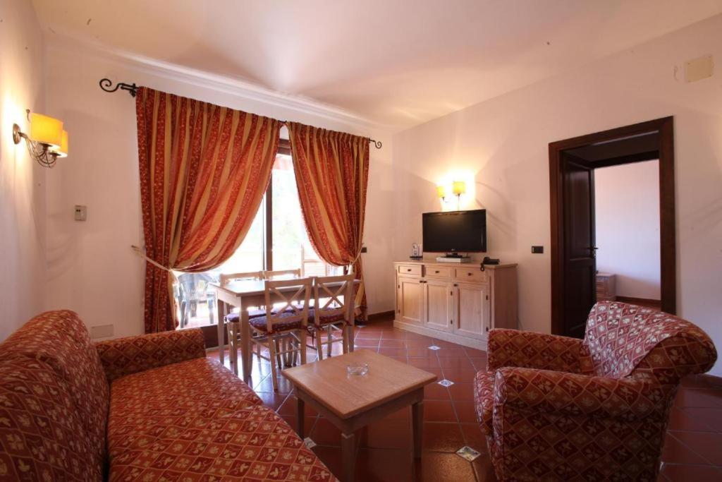 Albergo Filippo II Порто-Санто-Стефано Екстер'єр фото
